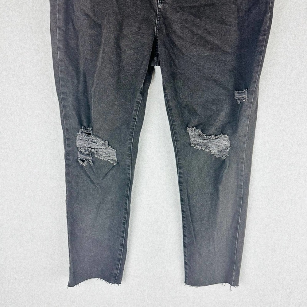 New Cotton On Womans Sz 16 Jeans Curve Taylor Mom Jean Black Distressed NWT - Picture 4 of 7